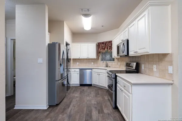 $2,250 | 20 Tapatio Drive East, Unit 205, Boerne, TX 78006