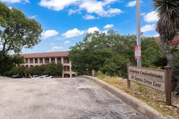 $2,250 | 20 Tapatio Drive East, Unit 205, Boerne, TX 78006