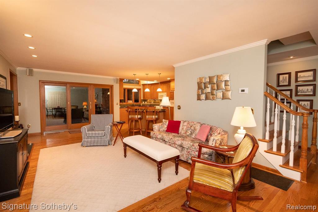 577 Thorntree Road Grosse Pointe Woods, MI 48236 - Photo 12 of 40