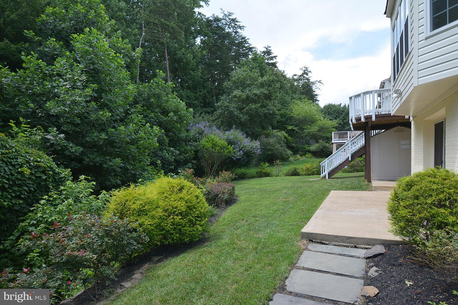 6096 Deer Ridge Trail Springfield, VA 22150 - Photo 36 of 40