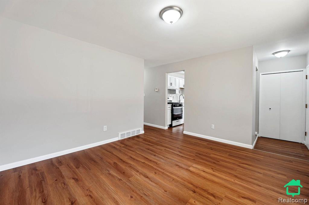 15817 Colbert Street Romulus, MI 48174 - Photo 10 of 47