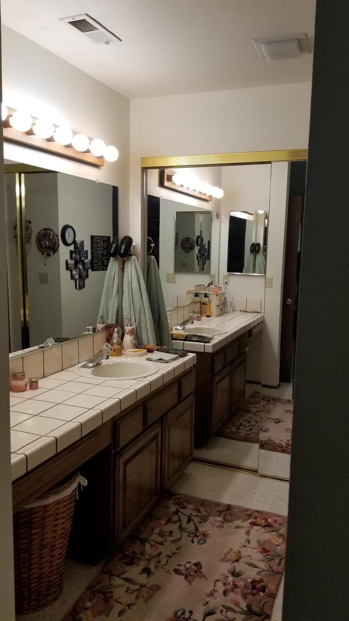 444 Ridgecrest Trail, Unit 221 Redding, CA 96003 - Photo 8 of 24 Master bath