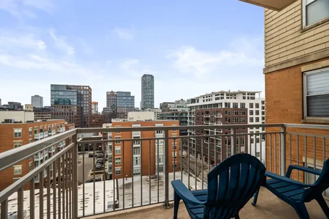 $365,000 | 950 West Monroe Street, Unit 817, Chicago, IL 60607