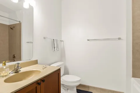 $365,000 | 950 West Monroe Street, Unit 817, Chicago, IL 60607