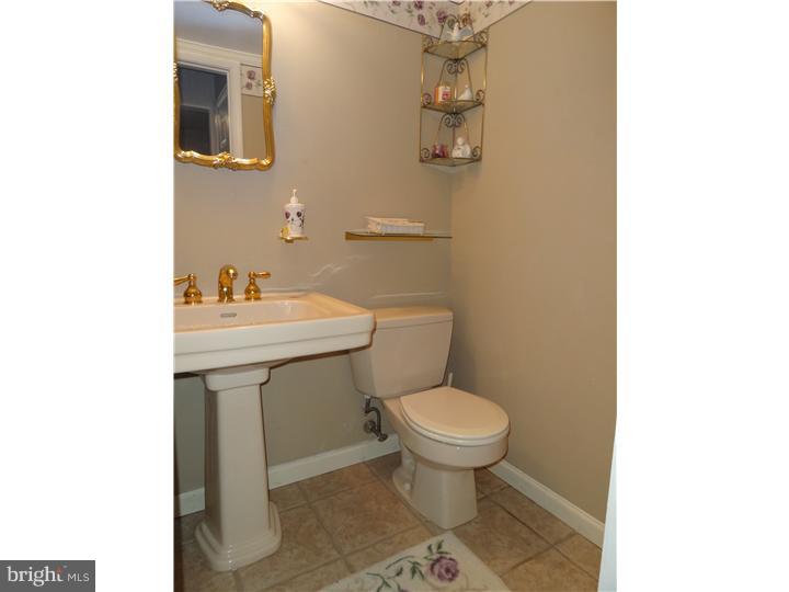 155 Oxford Road Delran, NJ 08075 - Photo 15 of 25 Gallery Image 15