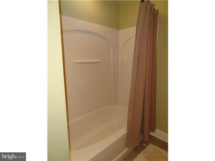 155 Oxford Road Delran, NJ 08075 - Photo 19 of 25 Gallery Image 19