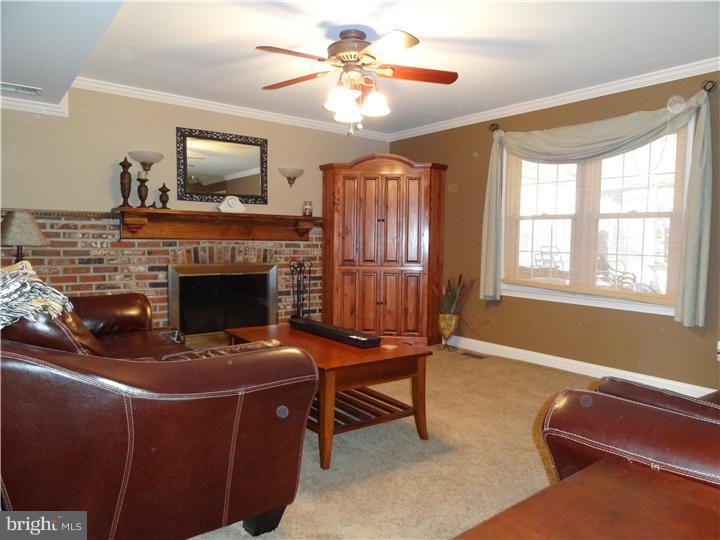 155 Oxford Road Delran, NJ 08075 - Photo 4 of 25 Gallery Image 4