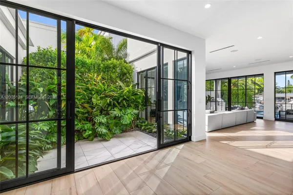 $40,004 | 895 Northeast 76th Street, Miami, FL 33138