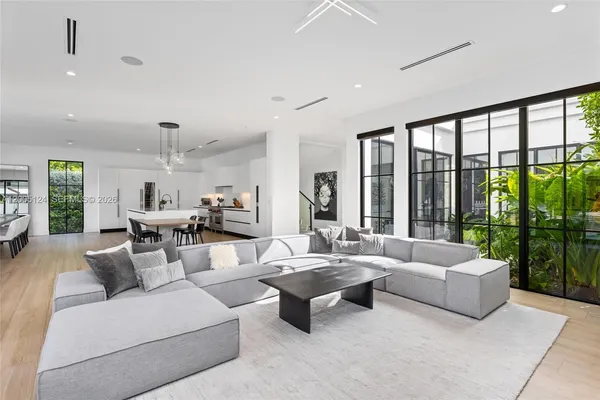 $40,004 | 895 Northeast 76th Street, Miami, FL 33138