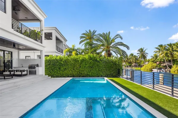 $40,004 | 895 Northeast 76th Street, Miami, FL 33138
