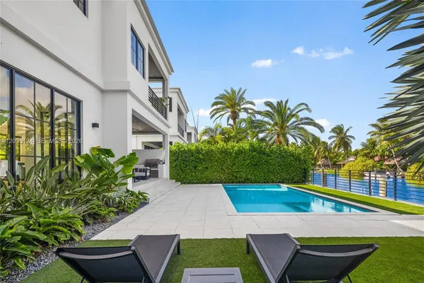 $40,004 | 895 Northeast 76th Street, Miami, FL 33138