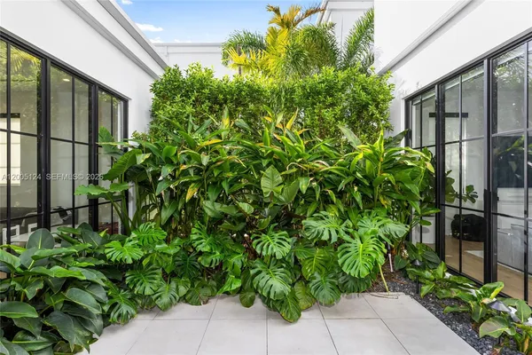 $40,004 | 895 Northeast 76th Street, Miami, FL 33138
