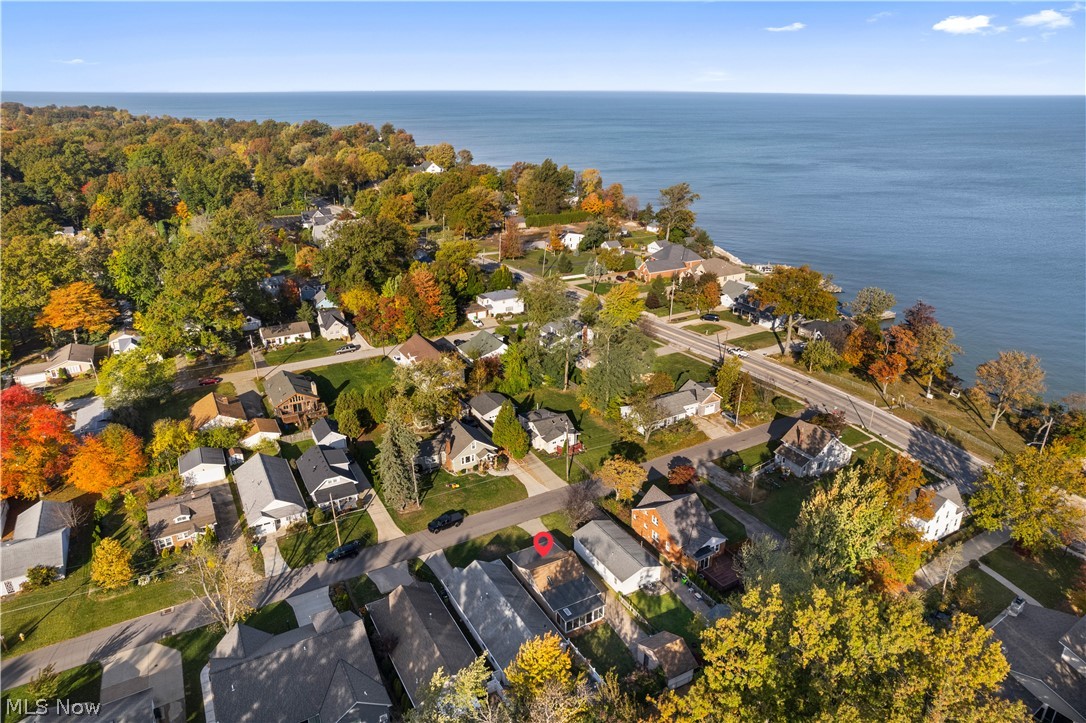 115 Sunset Road Avon Lake, OH 44012 - Photo 2 of 25 There is a park at the North end of the street, on Lake Erie shores.