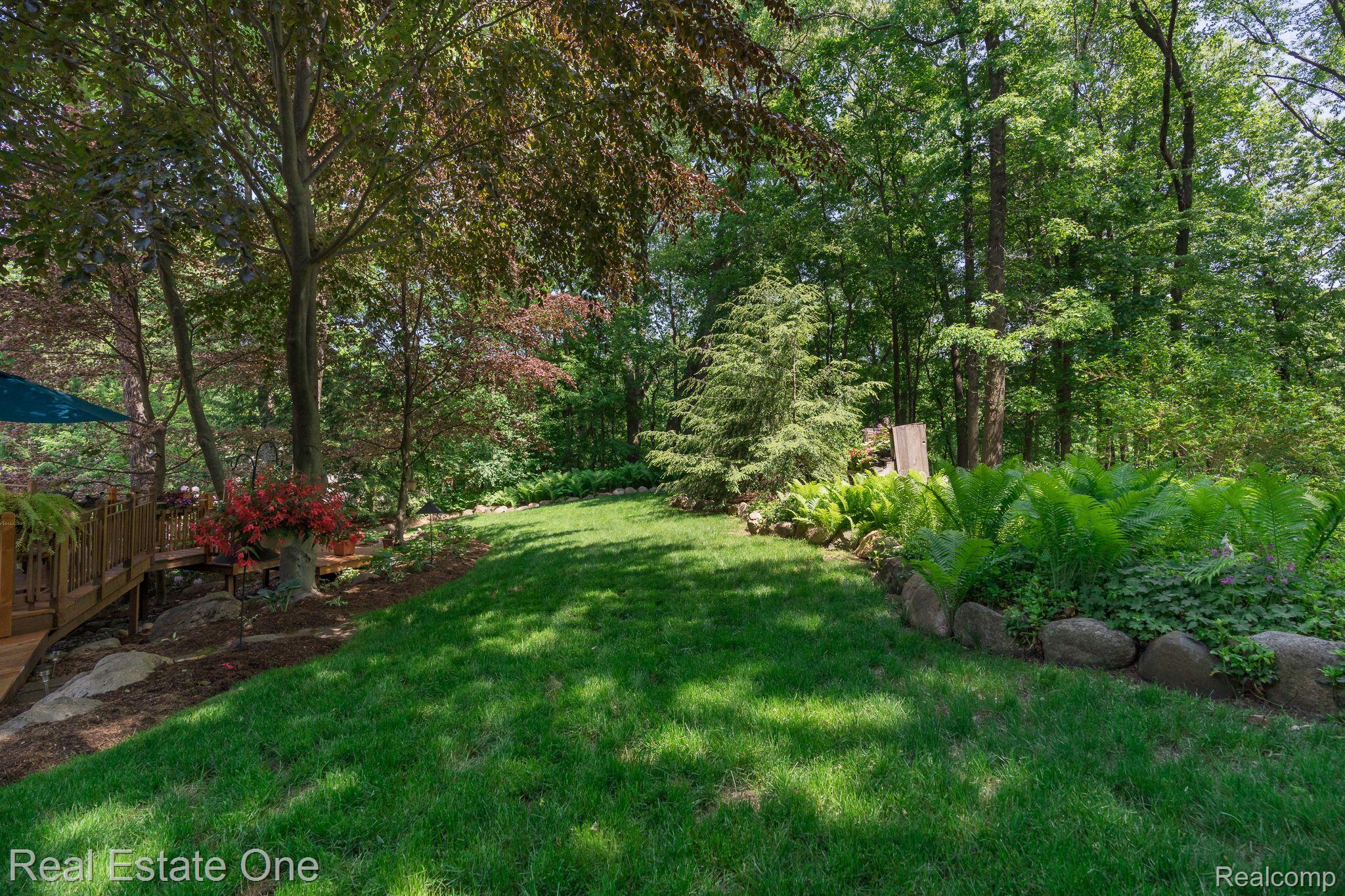 5755 Becker Drive Rochester, MI 48306 - Photo 27 of 34 Backyard