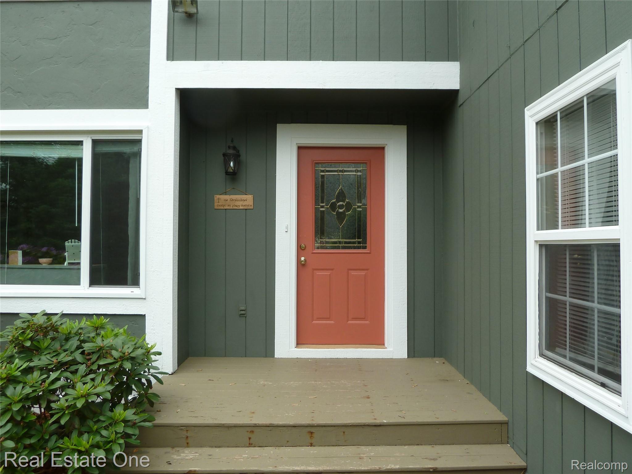 1775 Medler Road Commerce Township, MI 48382 - Photo 2 of 36 Front Porch!