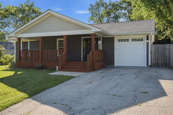 $369,900 | 4220 Ponca Avenue, McHenry, IL 60050