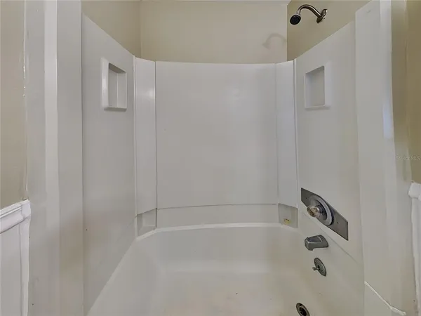 $1,299 | 158 Highland Avenue, Unit 2, Daytona Beach, FL 32117