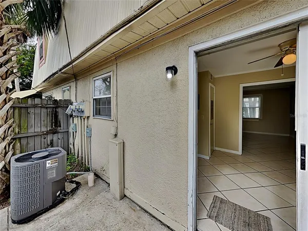 $1,299 | 158 Highland Avenue, Unit 2, Daytona Beach, FL 32117