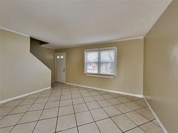 $1,299 | 158 Highland Avenue, Unit 2, Daytona Beach, FL 32117