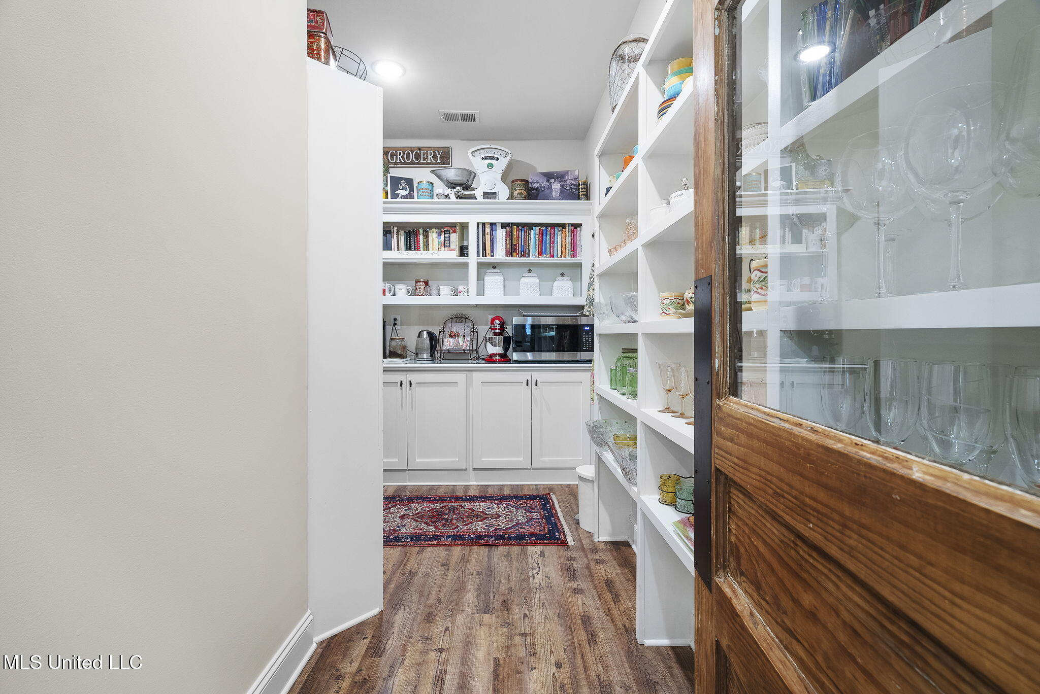 650 Smokestack Drive Hernando, MS 38632 - Photo 20 of 50 Huge pantry