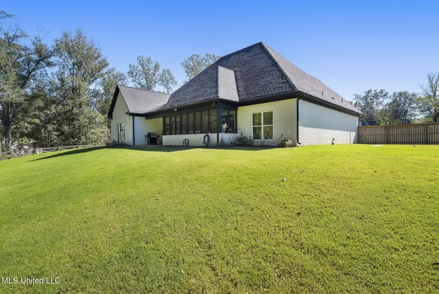 $575,000 | 650 Smokestack Drive, Hernando, MS 38632