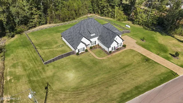 $575,000 | 650 Smokestack Drive, Hernando, MS 38632