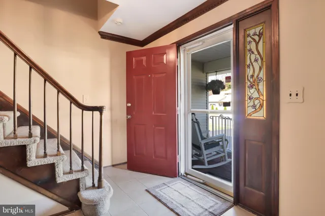 a view of an entryway with a livingroom