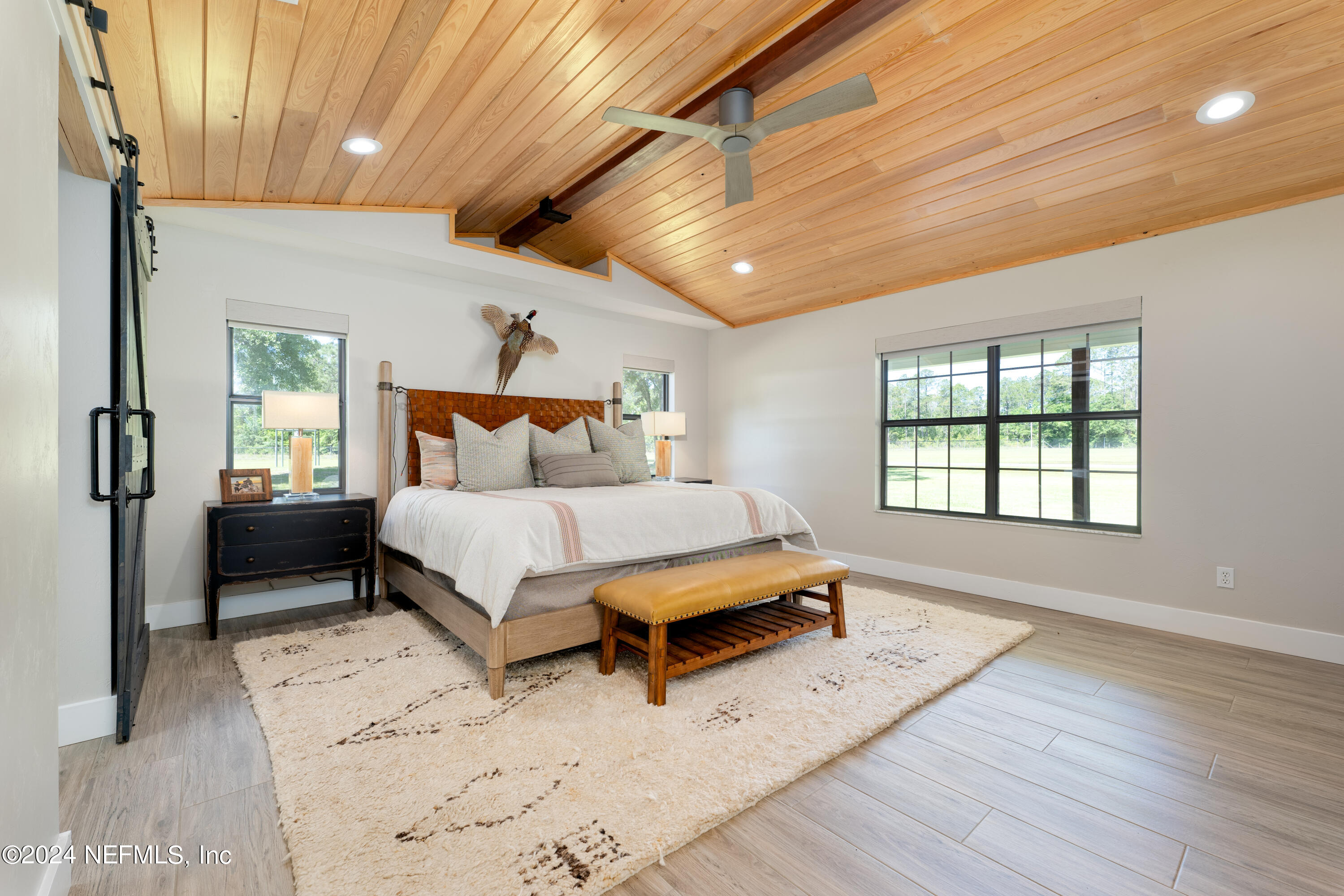 5800 Retreat Road Keystone Heights, FL 32656 - Photo 38 of 121 a bedroom with a large bed and a window