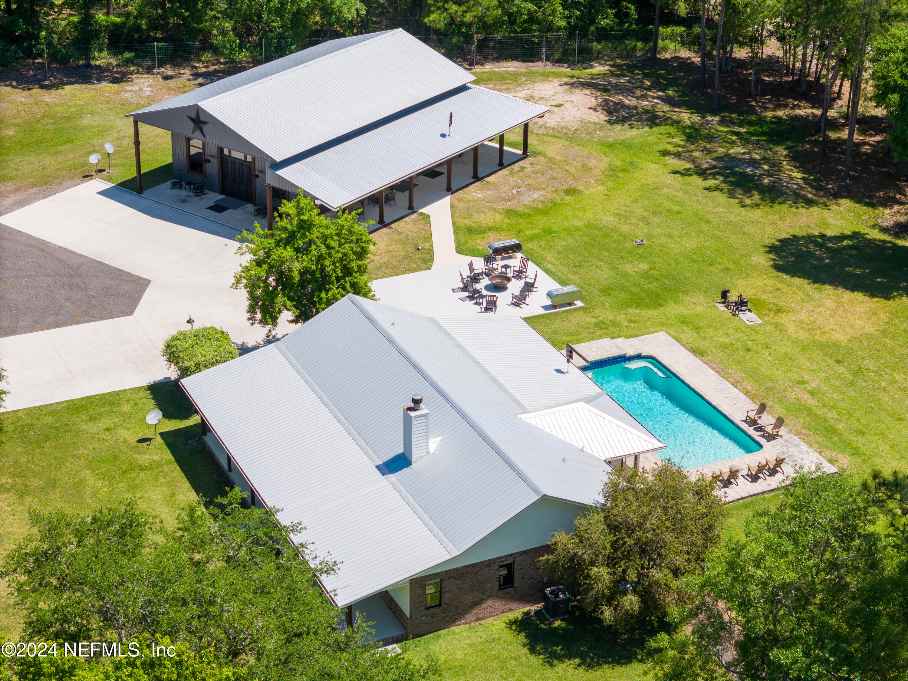 5800 Retreat Road Keystone Heights, FL 32656 - Photo 6 of 121 an aerial view of a house with a ocean view