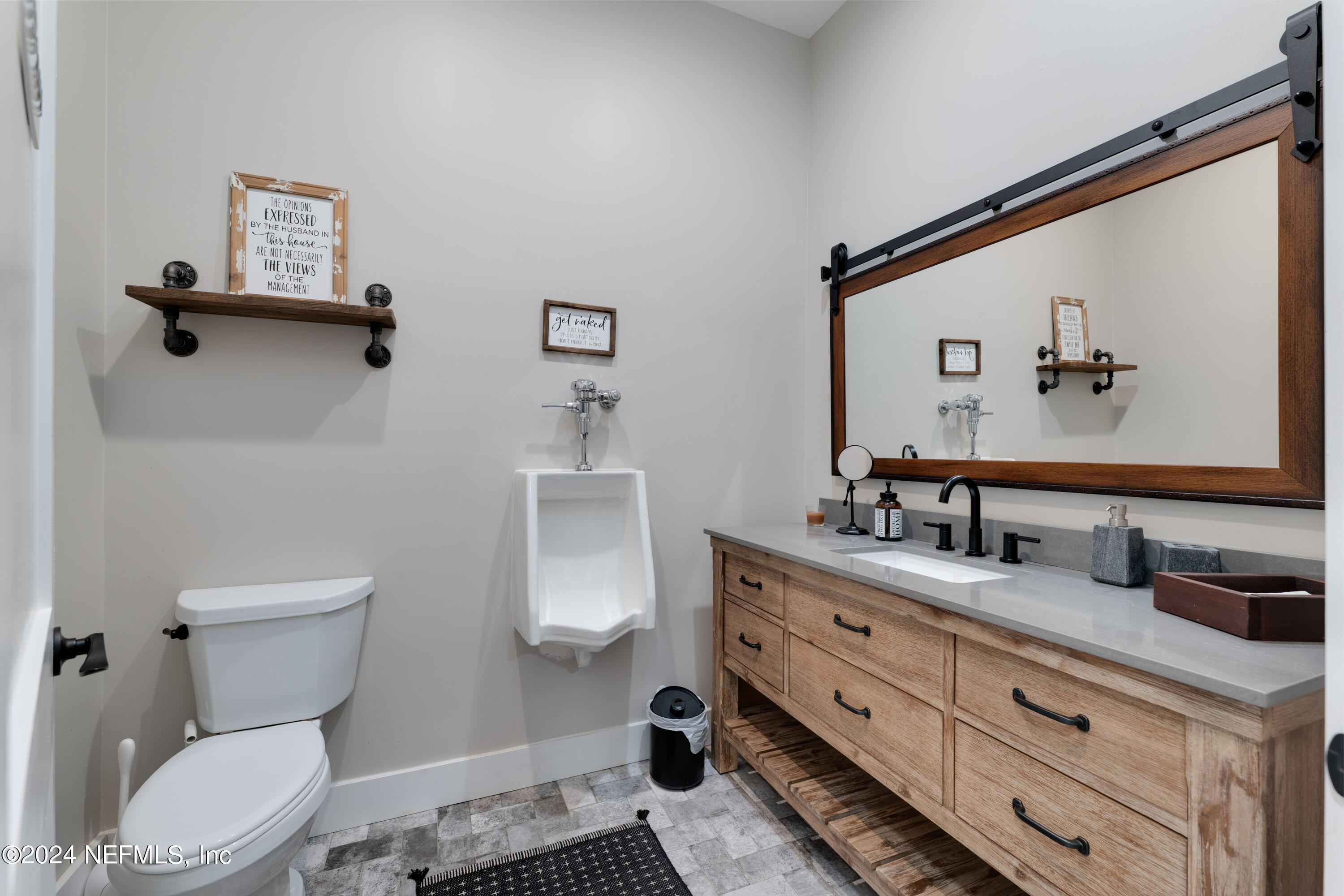 5800 Retreat Road Keystone Heights, FL 32656 - Photo 87 of 121 a bathroom with a toilet sink and mirror