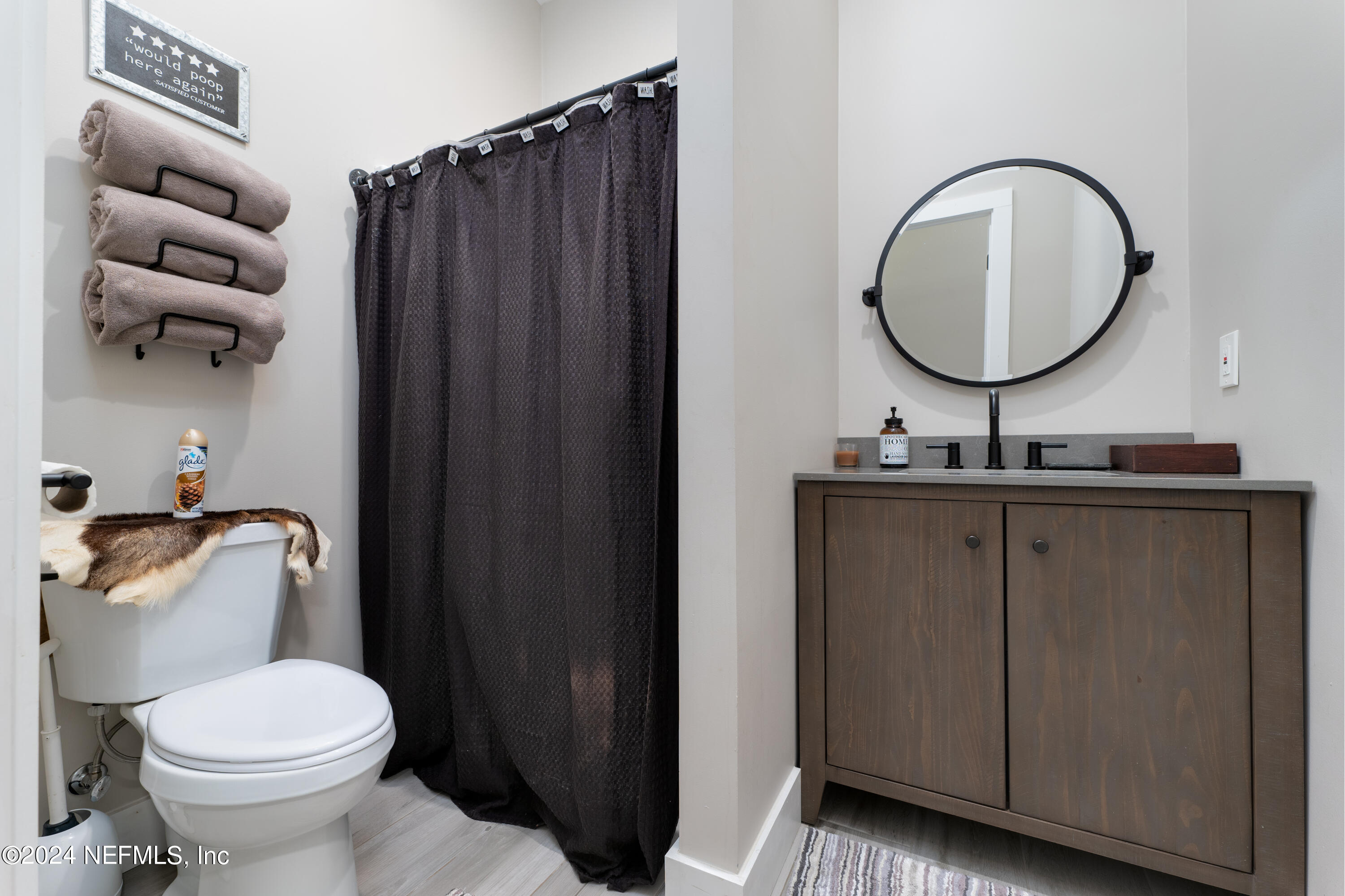 5800 Retreat Road Keystone Heights, FL 32656 - Photo 92 of 121 a bathroom with a sink a toilet and a mirror