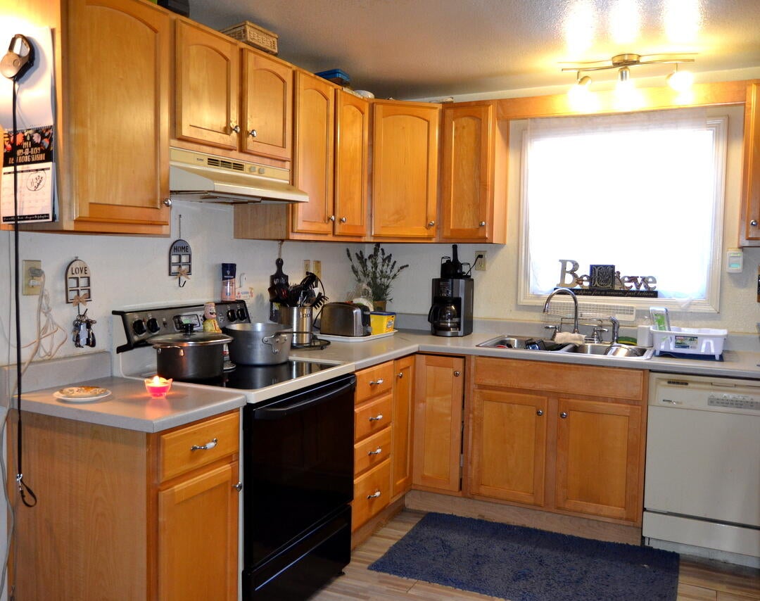 4860 North River Road Gold Hill, OR 97525 - Photo 6 of 27 DSC_4094
