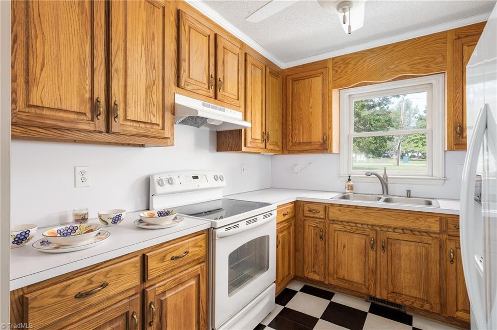 2810 Lees Chapel Road Browns Summit, NC 27214 - Photo 15 of 44 Gallery Image 15