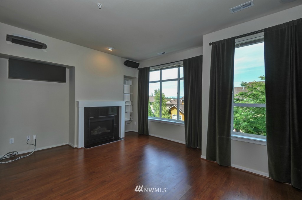 109 Cougar Ridge Road Northwest, Unit 1606 Issaquah, WA 98027 - Photo 2 of 14
