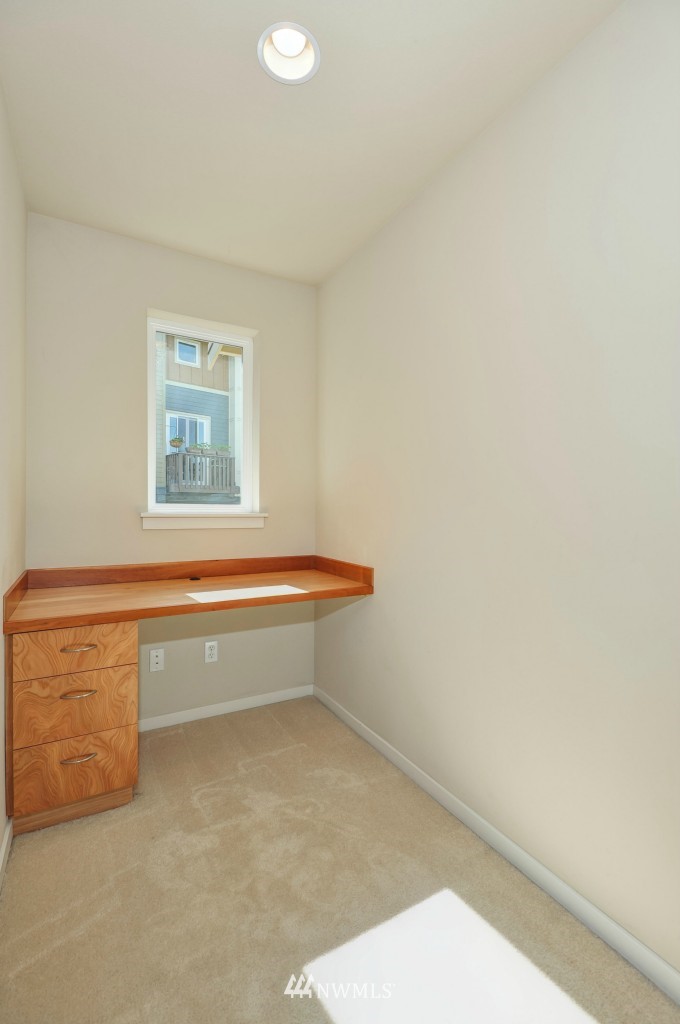 109 Cougar Ridge Road Northwest, Unit 1606 Issaquah, WA 98027 - Photo 12 of 14