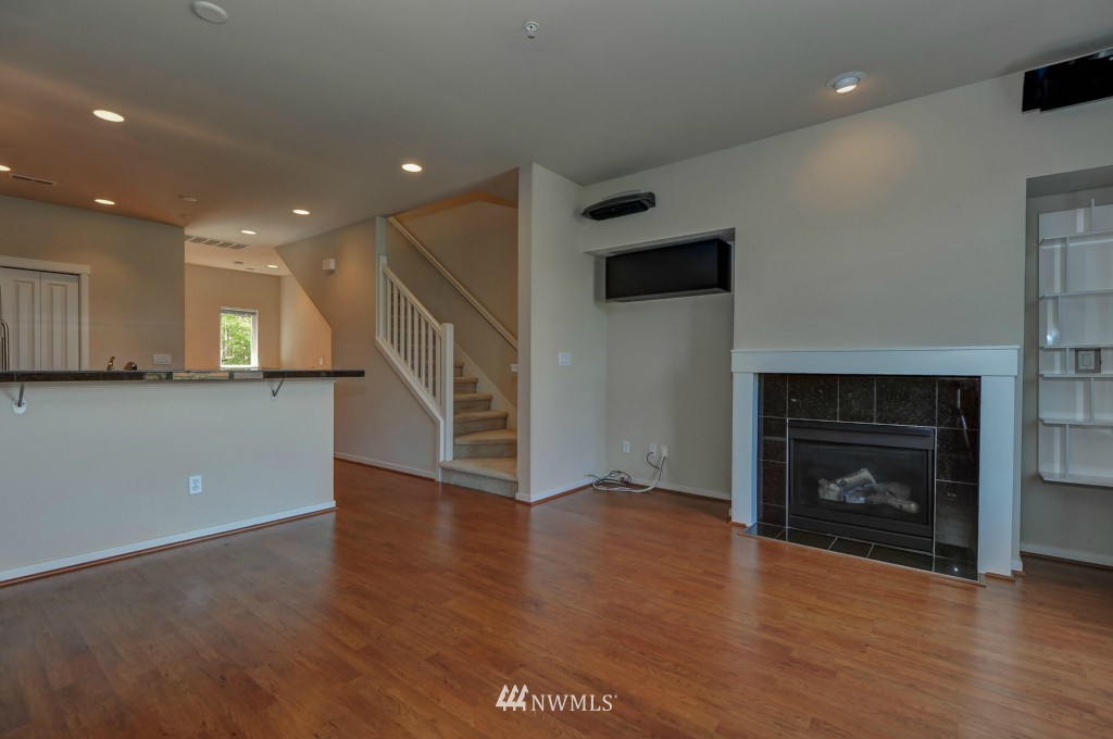 109 Cougar Ridge Road Northwest, Unit 1606 Issaquah, WA 98027 - Photo 3 of 14