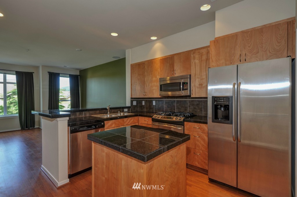 109 Cougar Ridge Road Northwest, Unit 1606 Issaquah, WA 98027 - Photo 5 of 14