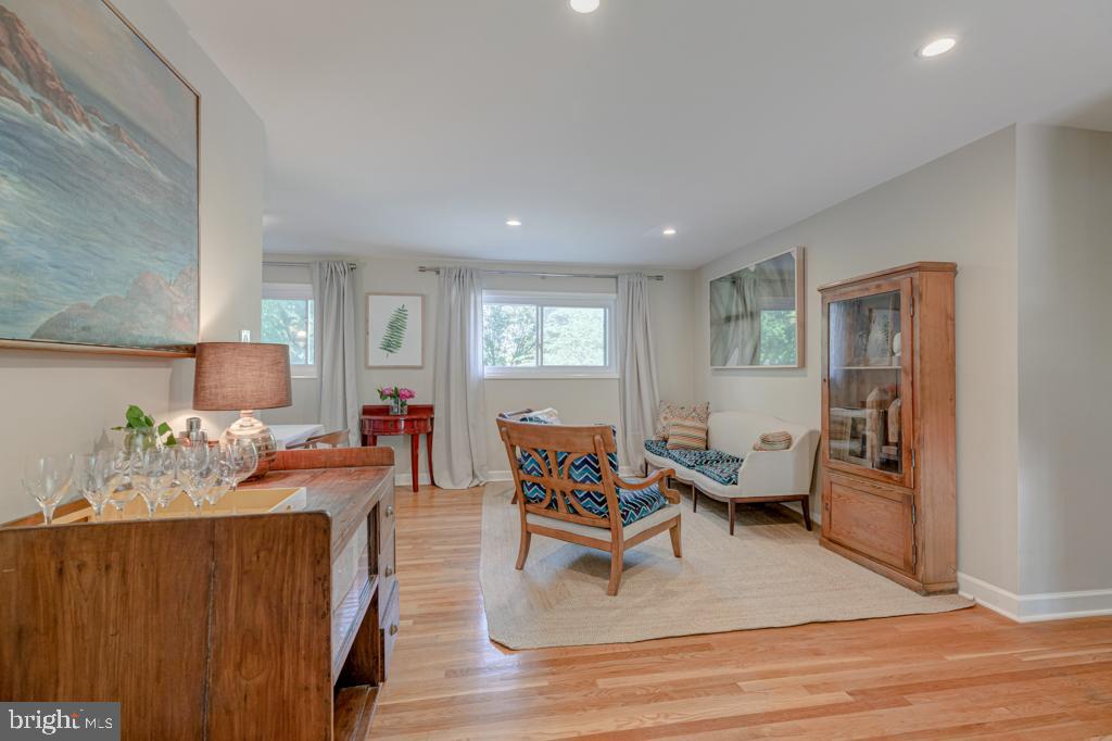 4205 Franconia Road Alexandria, VA 22310 - Photo 2 of 42 Living Room
