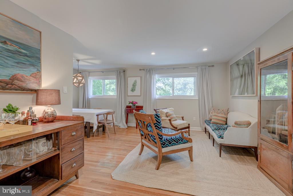 4205 Franconia Road Alexandria, VA 22310 - Photo 3 of 42 Living Room