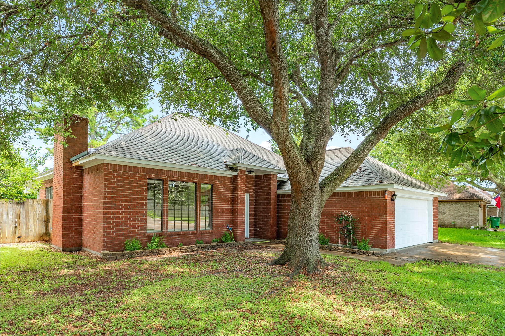 224 North Ranch House Road Angleton, TX 77515 - Photo 2 of 30