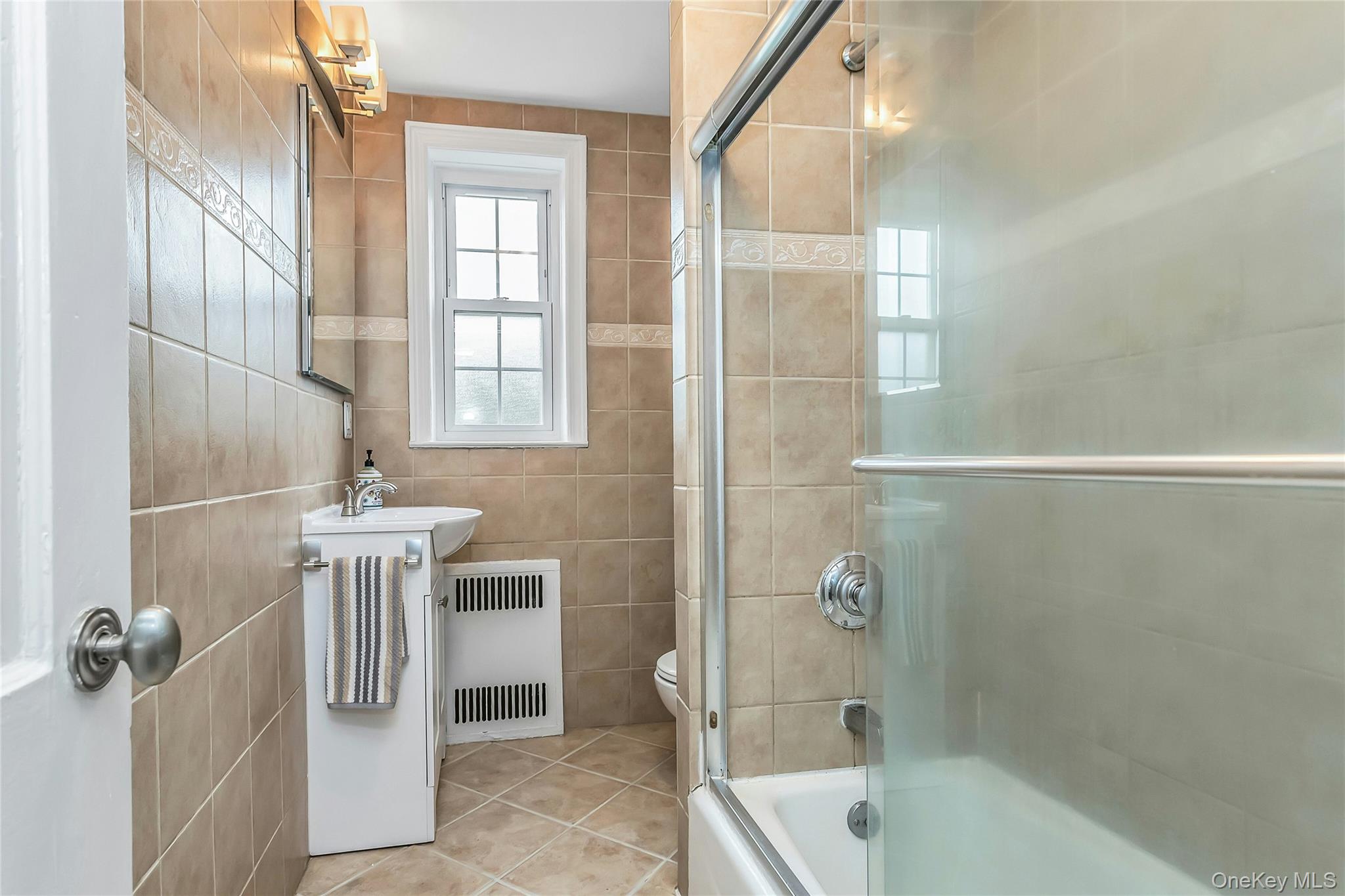 8 Welwyn Road, Unit 2F Great Neck, NY 11021 - Photo 20 of 23