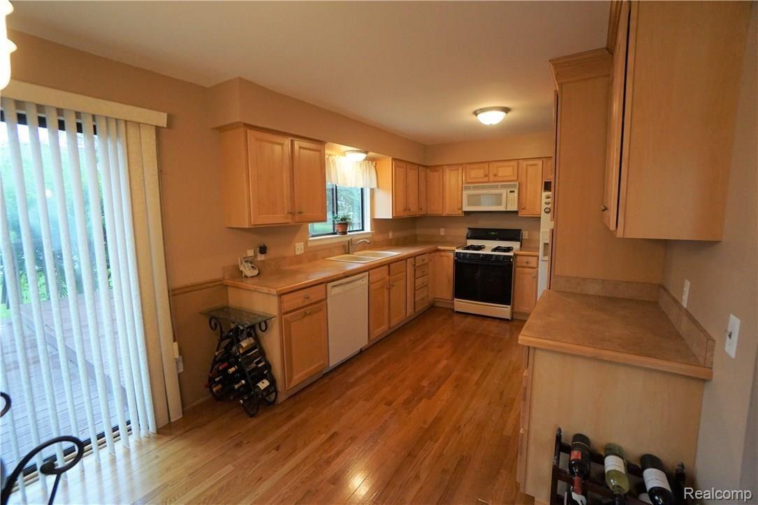 1098 Paddington Road Canton, MI 48187 - Photo 10 of 35 DSC02044.JPG