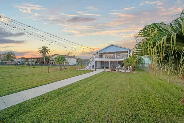 $579,950 | 1407 John Street, Dickinson, TX 77539