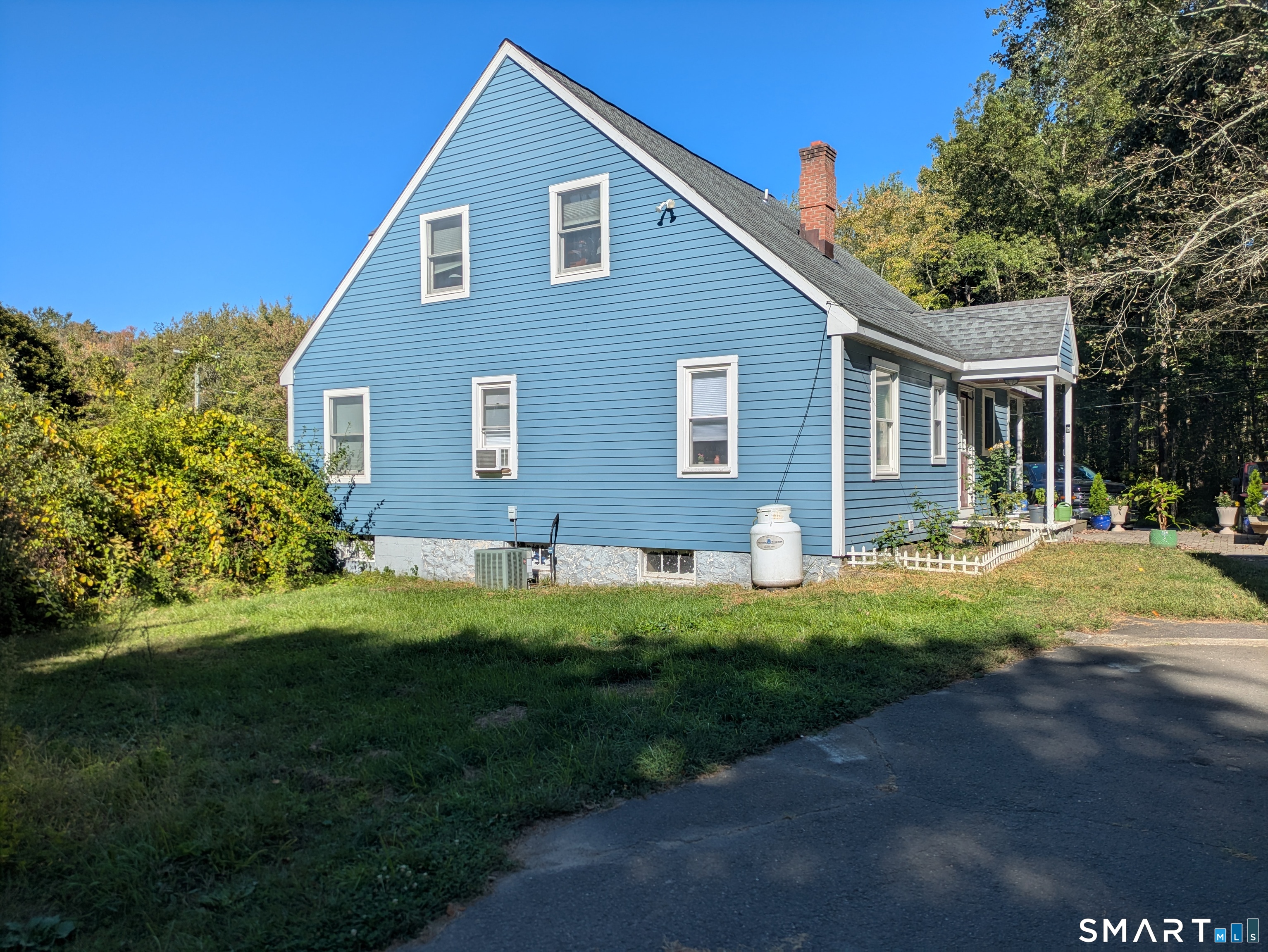 541 Benson Road Middlebury, CT 06762 - Photo 2 of 20 a front view of a house with a yard