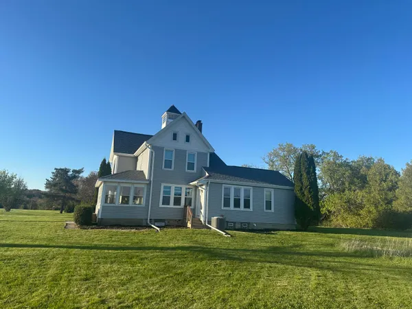$549,900 | 626 Hillside Road, Richfield, WI 53017