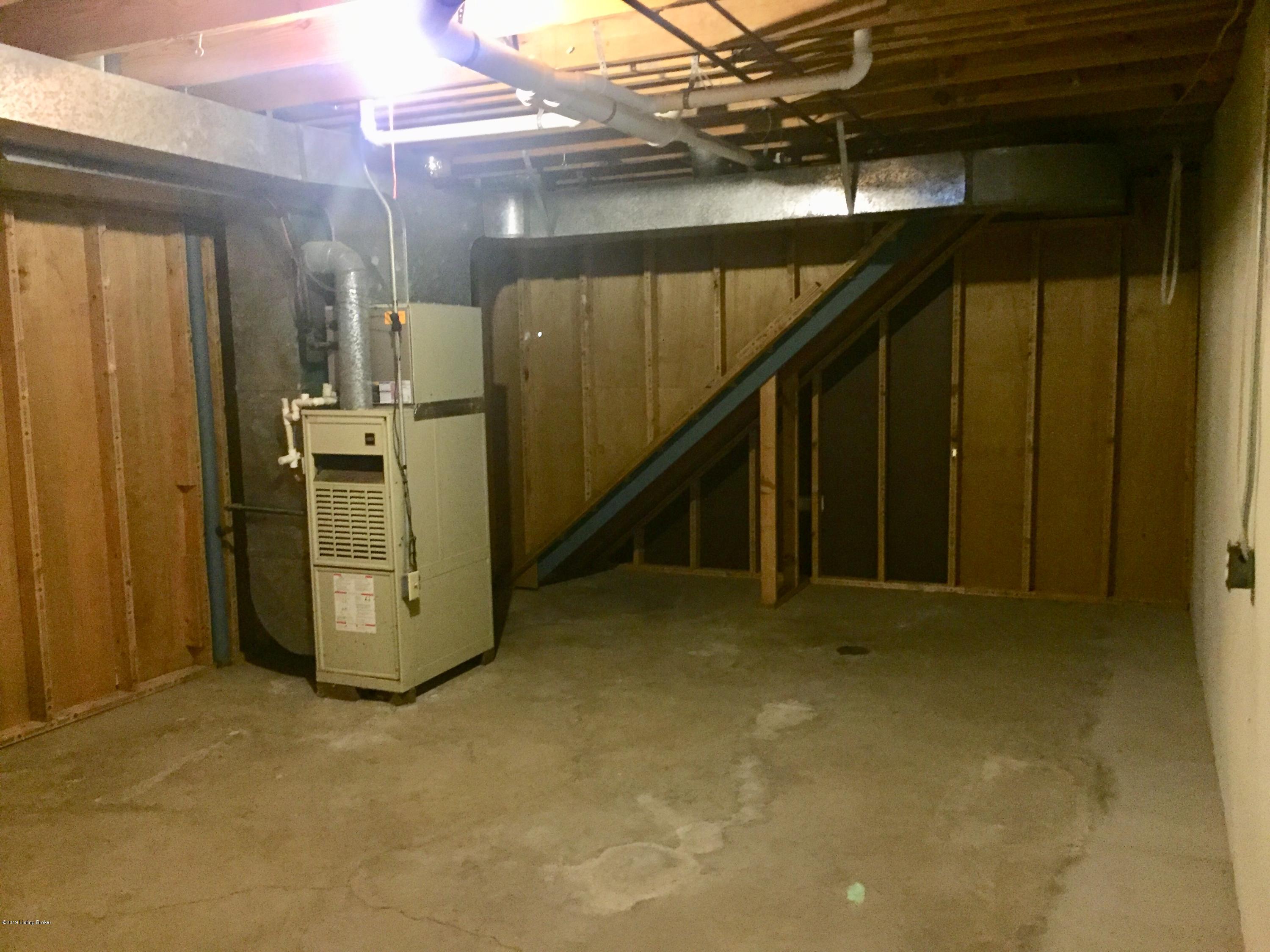10401 Vantage Road Louisville, KY 40299 - Photo 29 of 30 LL Laundry/Storage Room