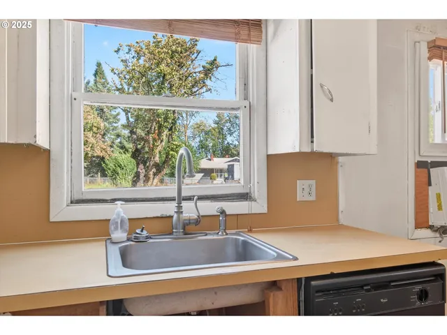 $260,000 | 3945 Northeast Bryant Street, Portland, OR 97211