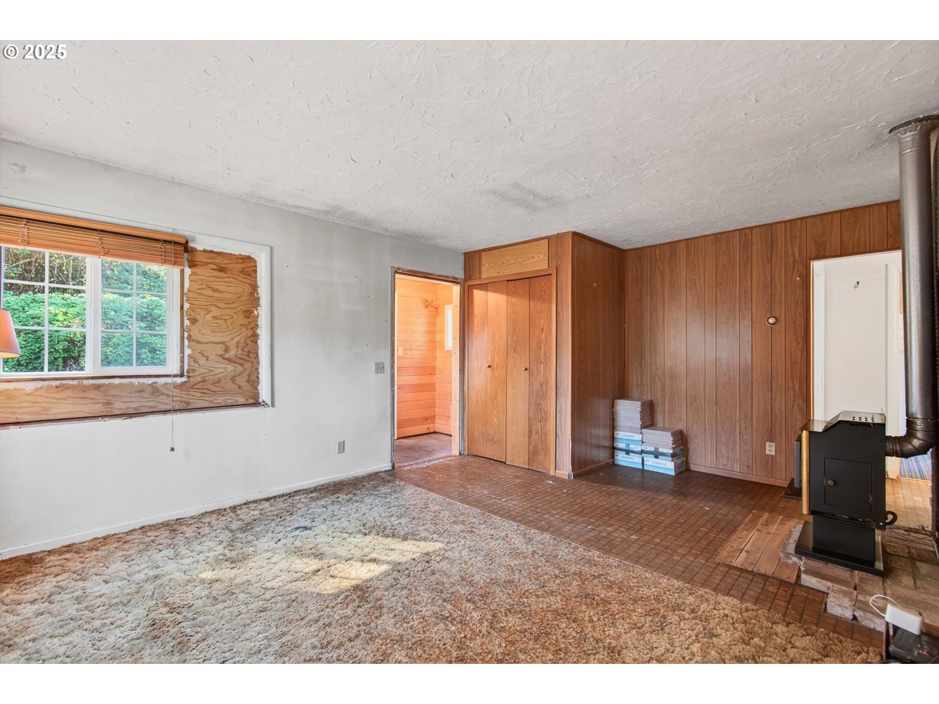 3945 Northeast Bryant Street Portland, OR 97211 - Photo 6 of 31 a view of an empty room with a window