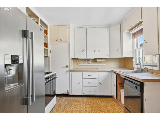 $260,000 | 3945 Northeast Bryant Street, Portland, OR 97211