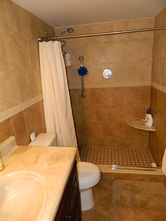 390 Golfview Road, Unit B North Palm Beach, FL 33408 - Photo 8 of 22 a bathroom with a sink and a shower